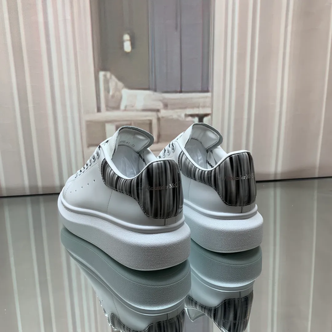 👟👟Ex-factory price 560👟👟 Professional McQueen factory. Top version. Couple style Alexander McQUEEN high version has been upgraded to the highest quality again✅ 💪McQueen Spring, Summer, Autumn and Winter top version Purchasing level✅ Recruiting national online and offline agents to join🤝 🏆Fabric: Original materials imported from Italy. Texture, water-resistant and non-discoloring 🏆Inner lining: ️A-grade Italian imported lining resistant to dirt, sweat-absorbent, breathable and comfortable 🏆Foot pads: top-grade imported Italian super-soft cowhide leather 🏆Outsole: PU+counter 1:1 🏆Shoe box: original white box. Plus white flip cover for double-layer protection. Cloth bag. Handbag. Certificate of 1:1 mold opening, 4-piece set. Delivered with a pair of shoelaces. 🖕🏿🖕🏿🖕🏿 You can choose any pair of shoelaces in any color of our factory 🏆Code number: women's 34-41. men's 38-46 🏆Special remarks (women's code 34.40.41, men's code 38.45.46 is customized, no returns or exchanges) Win-win cooperation 🤝